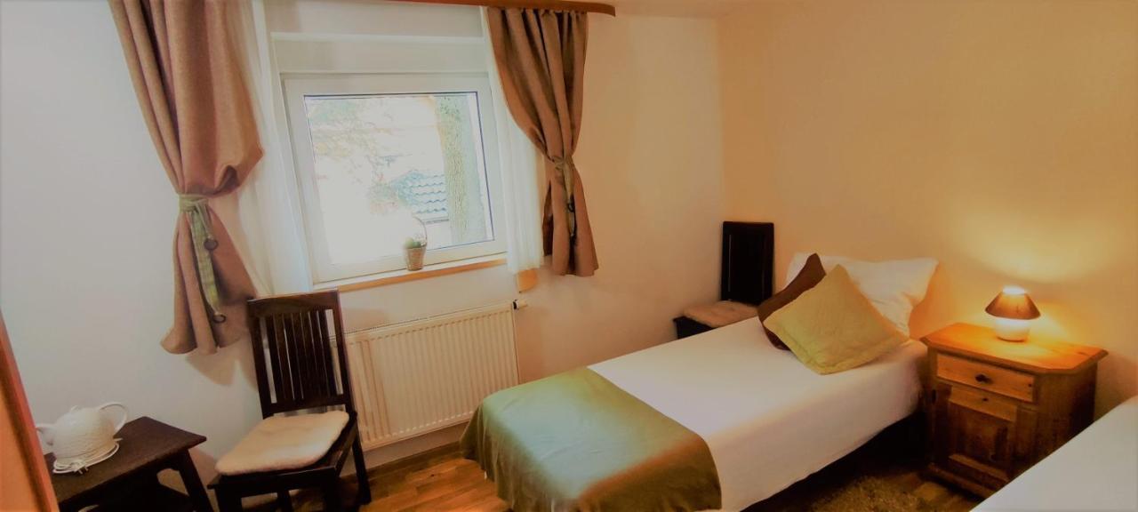 Gorski Widok Karpacz Apartamenty I Pokoje- Salon Kominkowy Luaran gambar