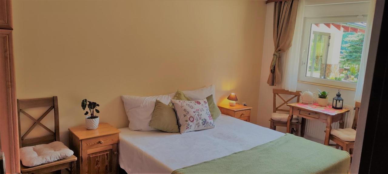 Gorski Widok Karpacz Apartamenty I Pokoje- Salon Kominkowy Luaran gambar