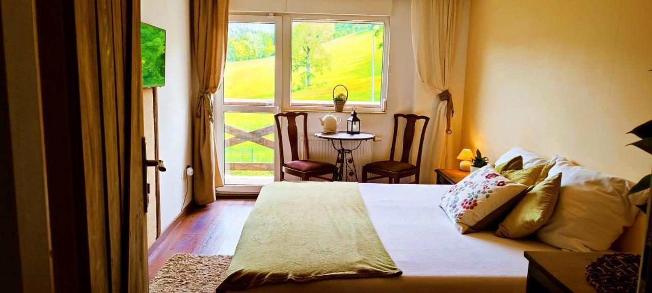 Gorski Widok Karpacz Apartamenty I Pokoje- Salon Kominkowy Luaran gambar