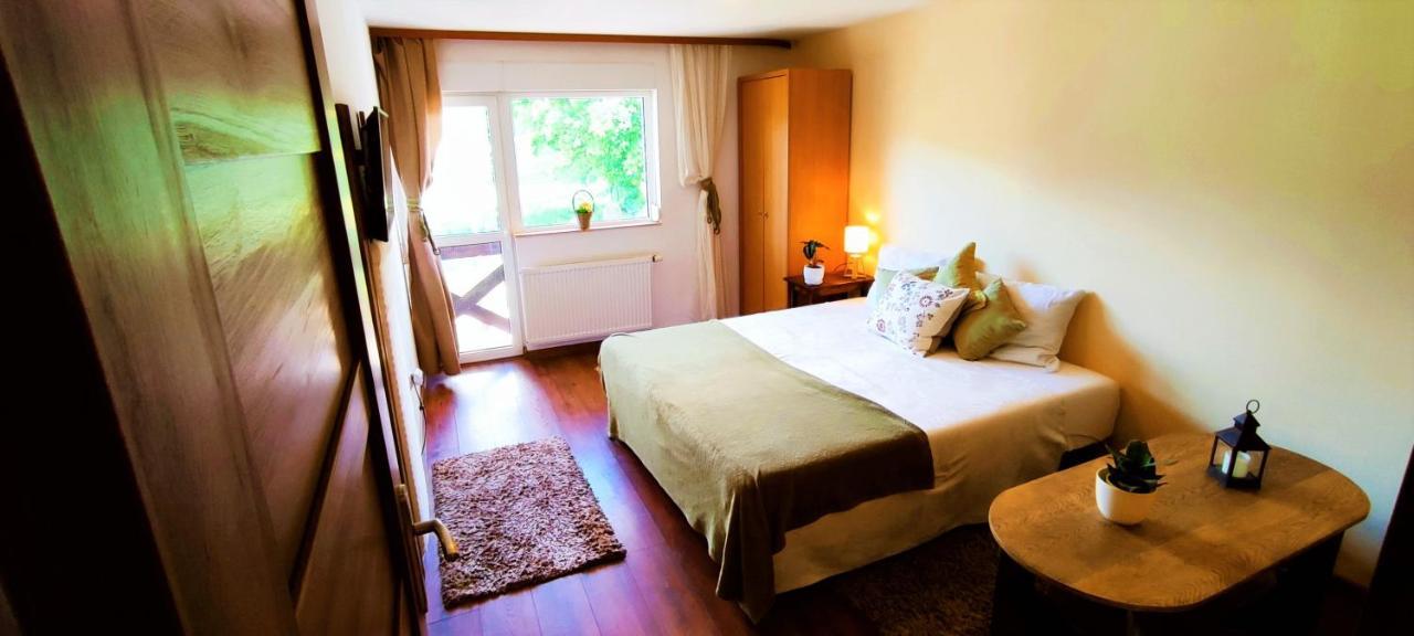 Gorski Widok Karpacz Apartamenty I Pokoje- Salon Kominkowy Luaran gambar