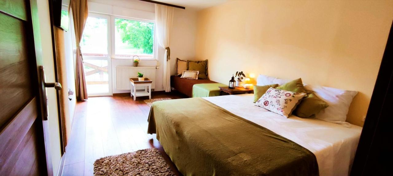 Gorski Widok Karpacz Apartamenty I Pokoje- Salon Kominkowy Luaran gambar