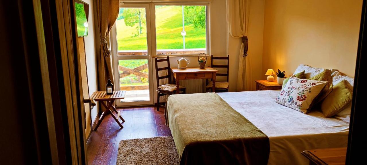 Gorski Widok Karpacz Apartamenty I Pokoje- Salon Kominkowy Luaran gambar