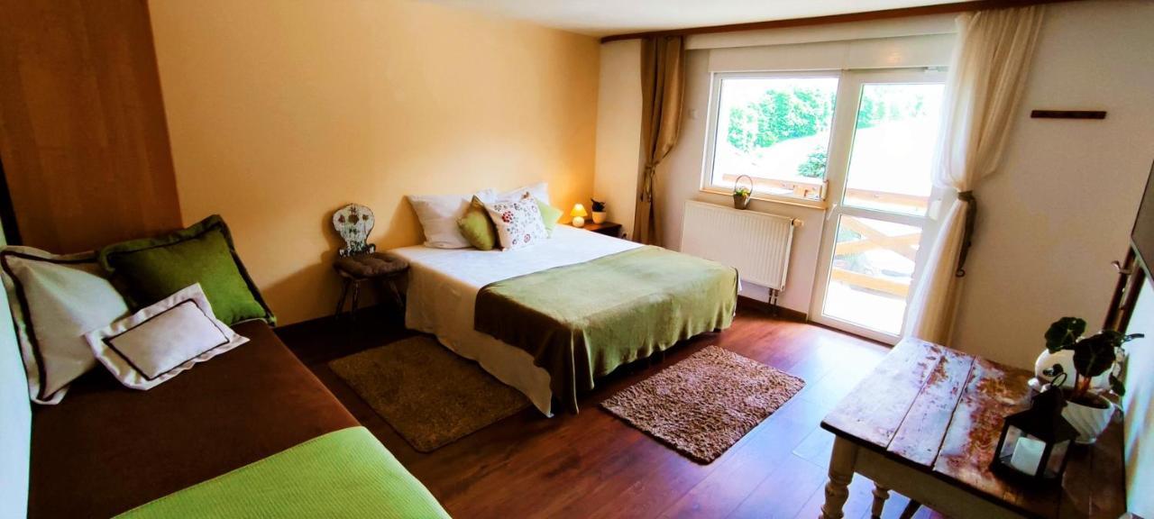 Gorski Widok Karpacz Apartamenty I Pokoje- Salon Kominkowy Luaran gambar