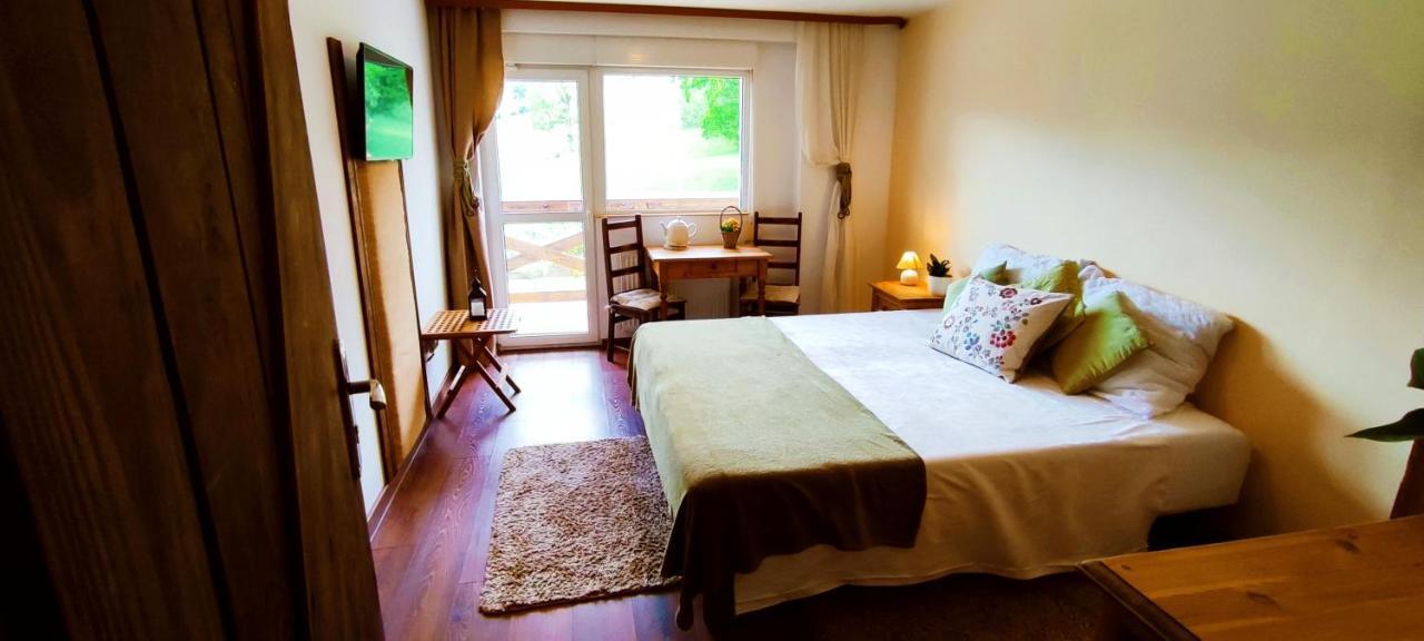 Gorski Widok Karpacz Apartamenty I Pokoje- Salon Kominkowy Luaran gambar