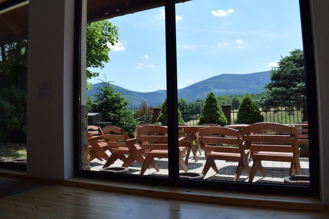 Gorski Widok Karpacz Apartamenty I Pokoje- Salon Kominkowy Luaran gambar